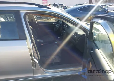 2012 Volkswagen Jetta Sportwagen 2.5L S z USA, uszkodzony, nr VIN 3VWPP7AJ9CM631404